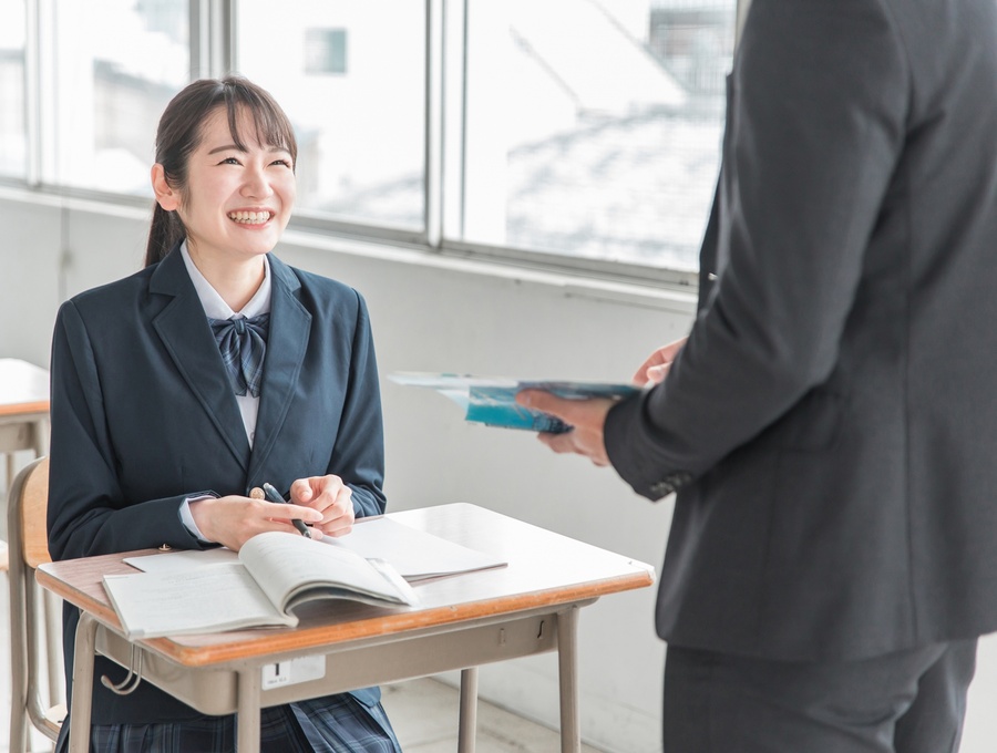 わかるまで、隣で一緒に考える。1対1・1対2の個別指導　武富塾